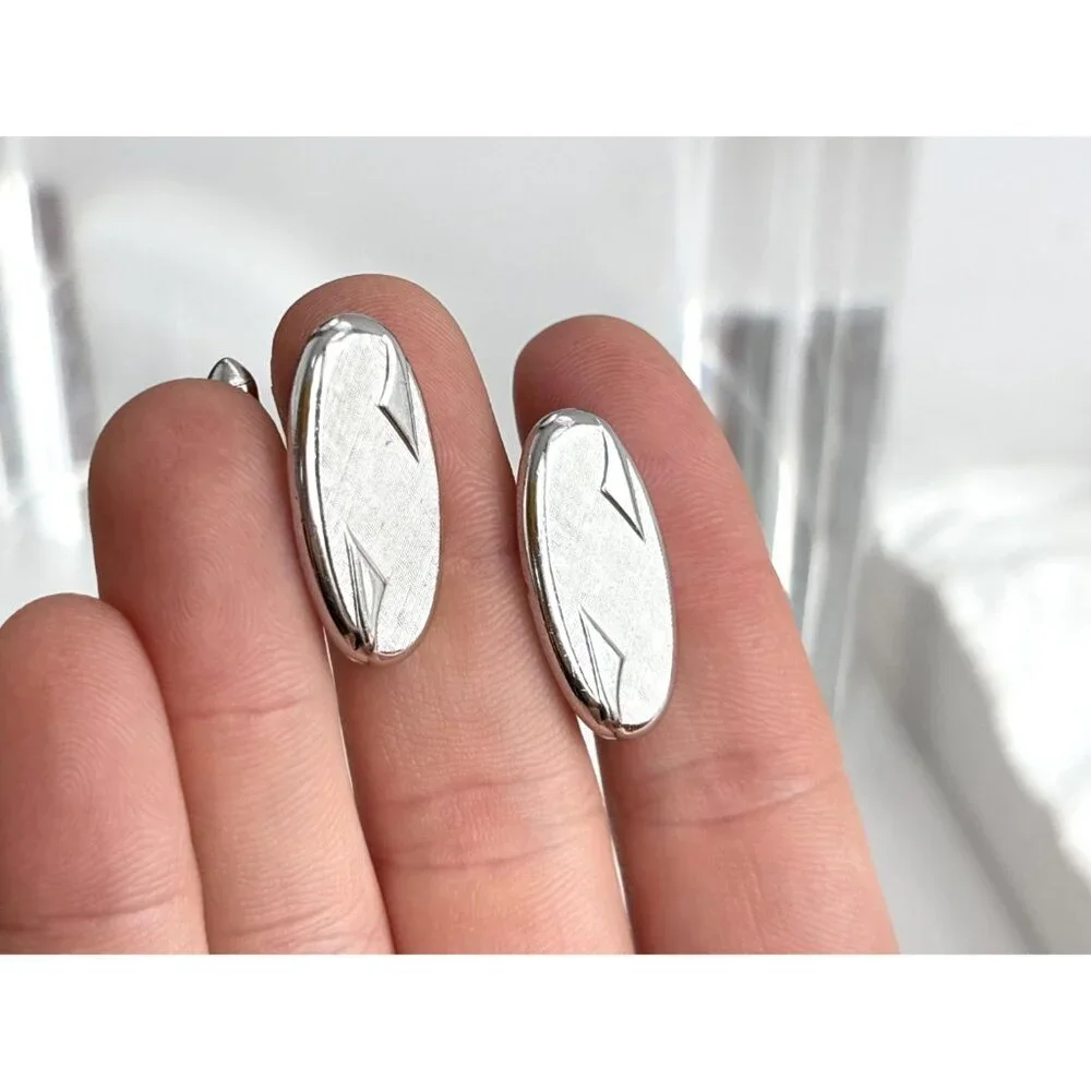 Swank Signed Oval Shaped 80's Style Retro Silver Toned Vintage Enclosure